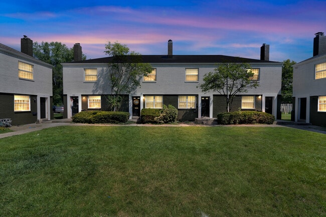 Townhomes at Bexley in Columbus, OH - Building Photo - Building Photo