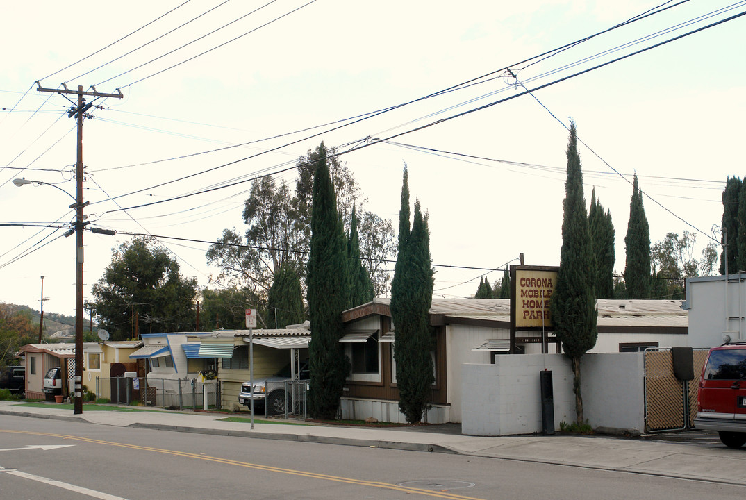 1108 E 5th St in Corona, CA - Building Photo