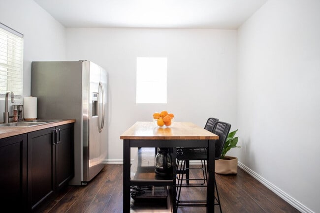 1506 Kenwood Ave in Austin, TX - Foto de edificio - Building Photo