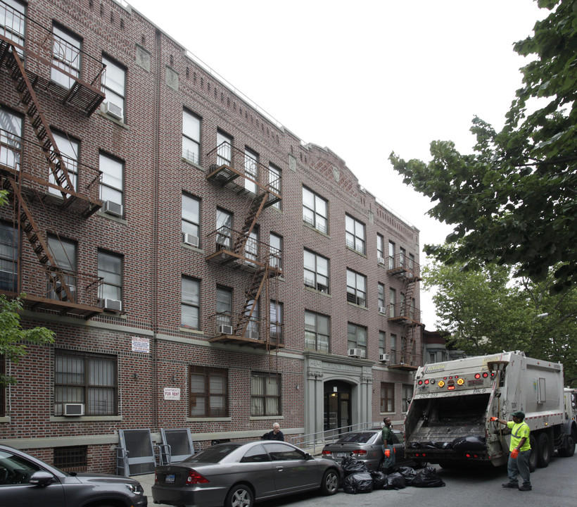 Wilson Court in Brooklyn, NY - Foto de edificio