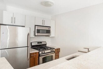 30 W 18th St in New York, NY - Building Photo - Building Photo