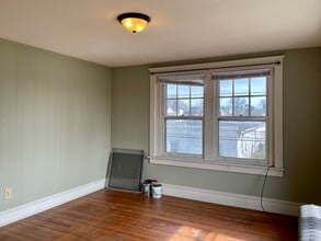 300 W Mount Vernon St, Unit Second Floor in Lansdale, PA - Foto de edificio - Building Photo
