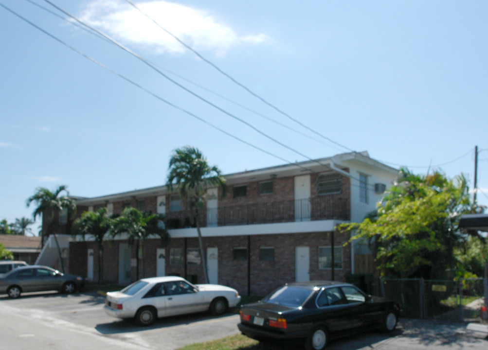 806 SW 2nd St in Hallandale Beach, FL - Building Photo