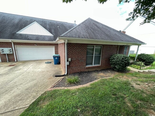 2815 Brassfield Cir in Shelbyville, KY - Building Photo - Building Photo