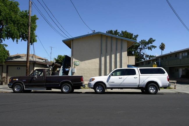 523 Stambaugh St in Redwood City, CA - Foto de edificio - Building Photo