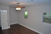 113 E Witcher Ln photo'