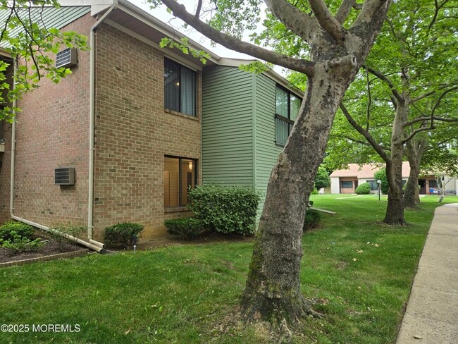 218 Medford Ct in Englishtown, NJ - Building Photo - Building Photo