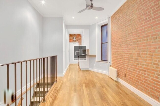 NO FEE Two Bed in Greenwich Village! Won't in New York, NY - Building Photo - Building Photo