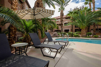 Court Senior Apartments in Las Vegas, NV - Foto de edificio - Building Photo