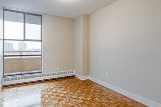 Elmpark Manor Apartments in Toronto, ON - Building Photo - Interior Photo