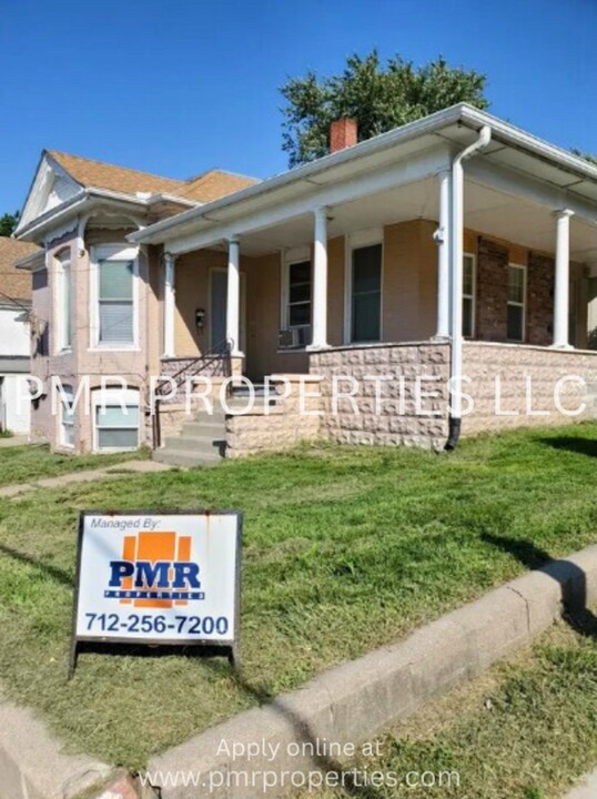 718 S 3rd St in Council Bluffs, IA - Building Photo