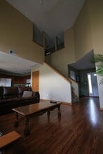 1109 Bristol Ln in Farmington, MN - Foto de edificio - Building Photo