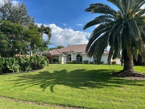 4898 SW Lake Grove Cir in Palm City, FL - Building Photo - Building Photo