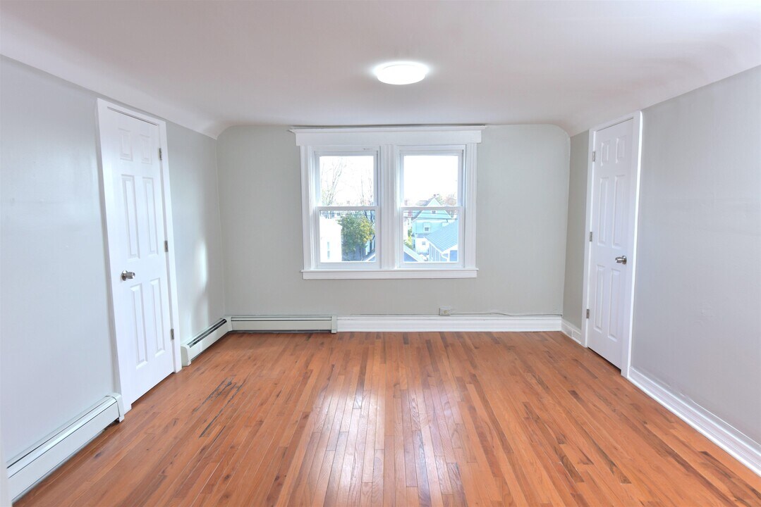 173 Watson Ave in West Orange, NJ - Building Photo