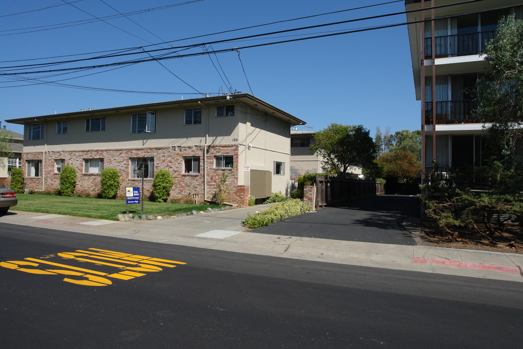 124 27th Ave in San Mateo, CA - Building Photo