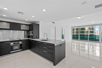 200 Biscayne Blvd Way in Miami, FL - Building Photo - Building Photo