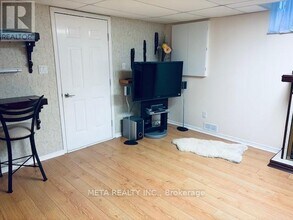 481 Mallorytown Ave in Mississauga, ON - Building Photo - Building Photo