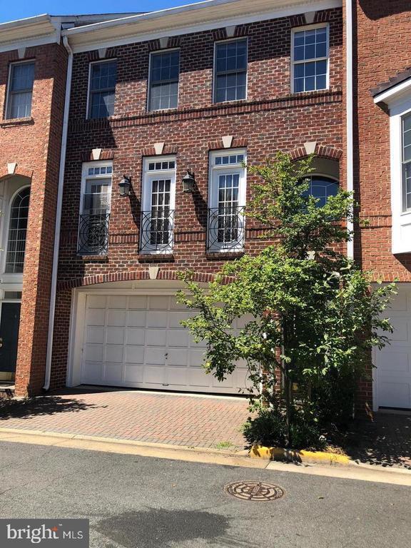 1326 Lessard Ln in McLean, VA - Building Photo - Building Photo