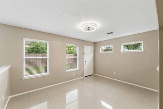 11015 Shumard Oak Ct in Houston, TX - Building Photo - Building Photo