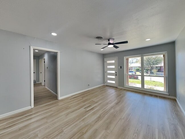 2111 Melissa St in Arlington, TX - Building Photo - Building Photo