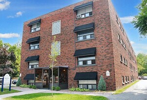 Sienna Apartments in Guelph, ON - Building Photo