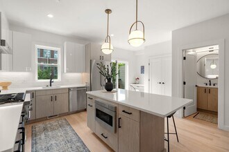 176 School St, Unit D in Boston, MA - Building Photo - Building Photo