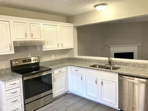 1502 Queen Anne Ct in Sandy Springs, GA - Building Photo - Building Photo