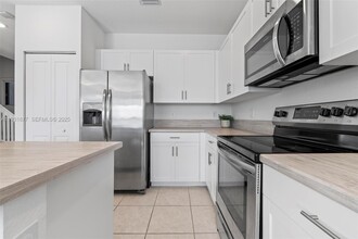 20544 NE 5th Pl in Miami, FL - Building Photo - Building Photo