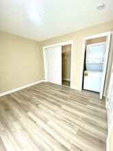 1105 Debra Dr, Unit B in Costa Mesa, CA - Foto de edificio - Building Photo