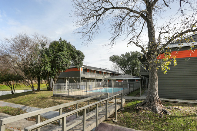 Sungate in San Antonio, TX - Building Photo - Building Photo