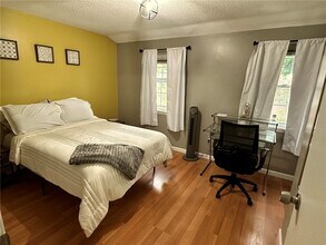 1082 Mt Hope Ave in Rochester, NY - Building Photo - Building Photo