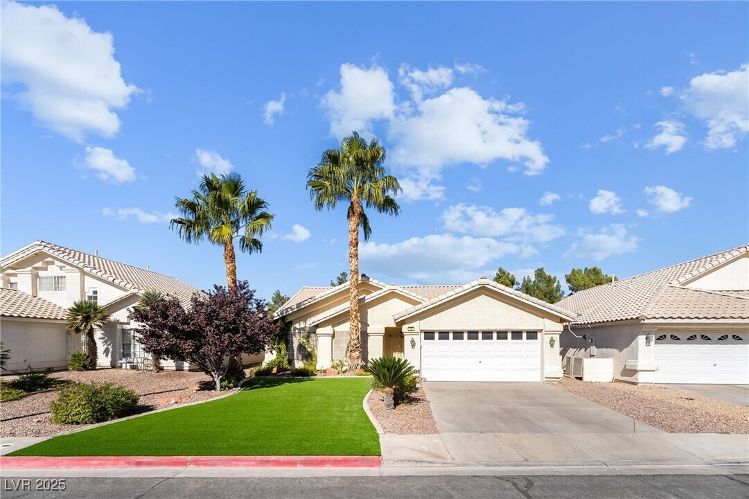 74 Graythorn Mountain Ct in Henderson, NV - Building Photo