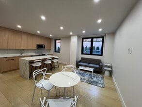 244 Water St, Unit 3 in Brooklyn, NY - Building Photo - Building Photo