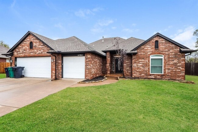 16904 Gladstone Cir in Edmond, OK - Building Photo - Building Photo