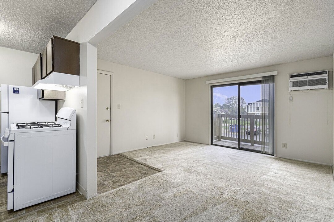 West Wind Apartments in Fort Wayne, IN - Building Photo