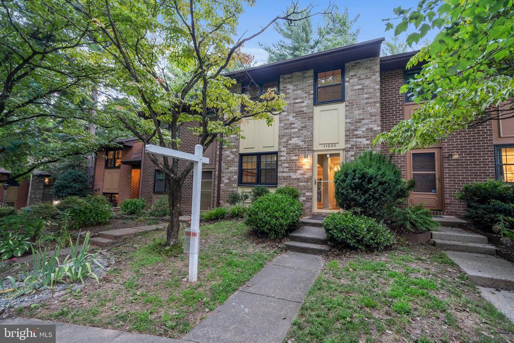 11330 Headlands Ct in Reston, VA - Building Photo