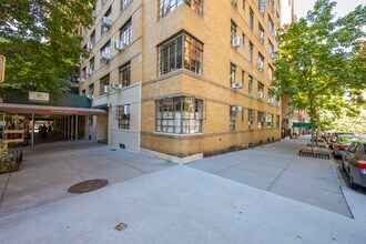 315 West End Ave in New York, NY - Building Photo - Building Photo