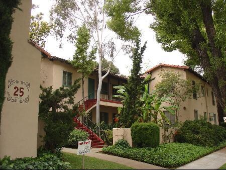 25 Westmont Dr in Alhambra, CA - Foto de edificio
