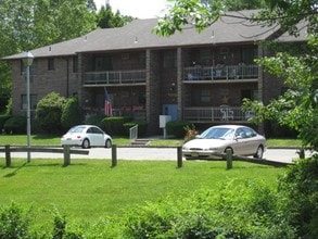 Brook Bridge Apartments in Newton, NJ - Foto de edificio - Building Photo