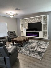 1966 Hawks View Dr in Ruskin, FL - Building Photo - Building Photo