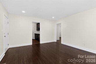 3441 Commonwealth Ave in Charlotte, NC - Foto de edificio - Building Photo