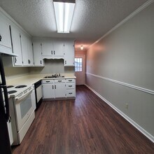 1745 Poplar St in Valdosta, GA - Building Photo - Building Photo