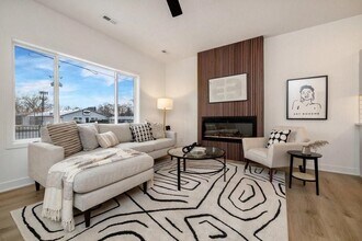 6501 102nd St in Urbandale, IA - Building Photo - Building Photo