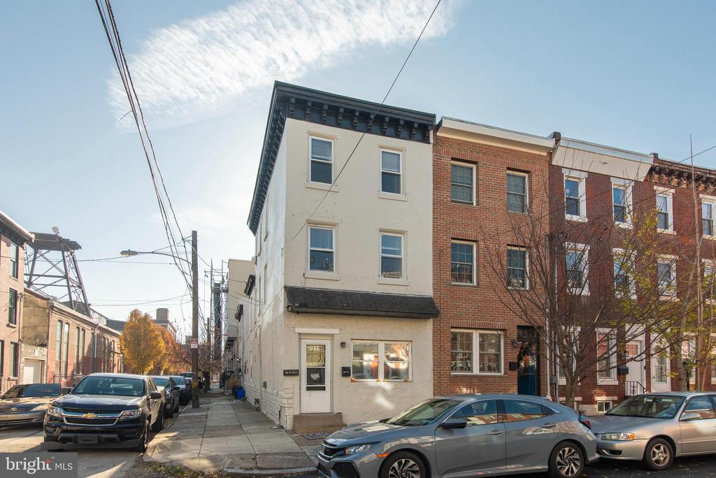 2319 Cedar St in Philadelphia, PA - Building Photo