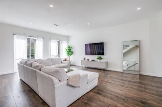 4545 Bowser Ave in Dallas, TX - Building Photo - Building Photo