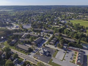 Black Hawk Apartments in Downingtown, PA - Foto de edificio - Building Photo