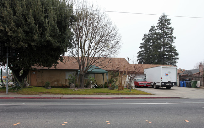 1560-1580 Tully Rd in Turlock, CA - Building Photo - Building Photo