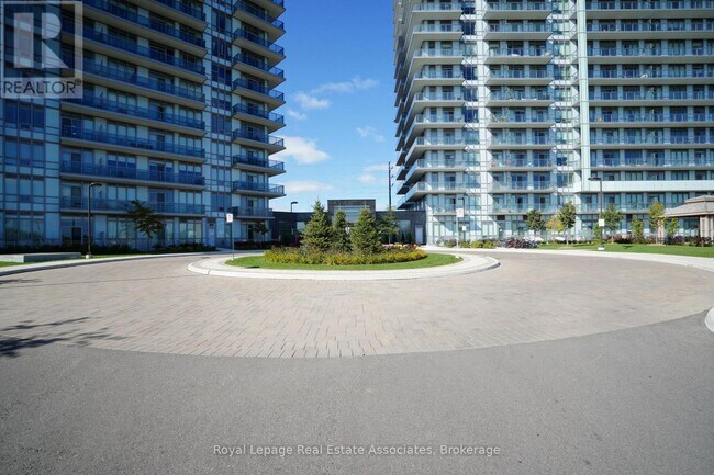 4633 Glen Erin Dr in Mississauga, ON - Building Photo - Building Photo