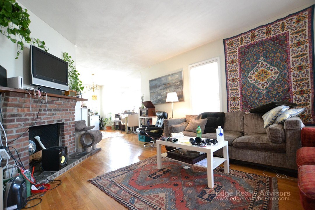 64 N Beacon St, Unit 1 in Boston, MA - Building Photo