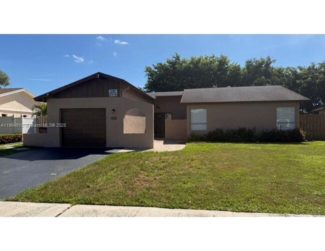 282 NW 41st Way in Deerfield Beach, FL - Building Photo - Building Photo